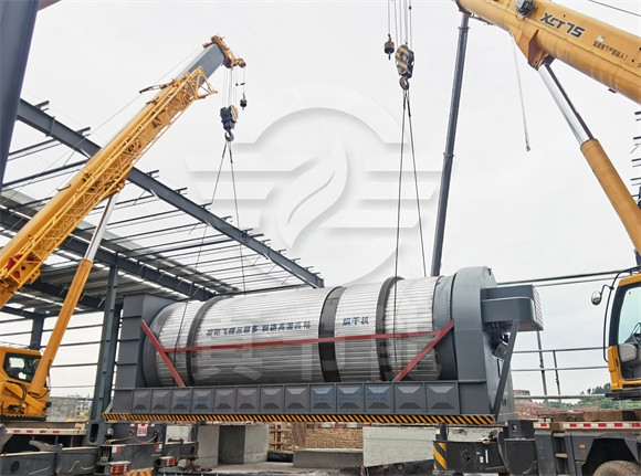 醬油渣烘干機(jī)吊裝現(xiàn)場 醬油渣烘干機(jī)吊裝現(xiàn)場
